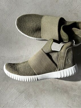 🆕 Listing!  Ellen Degeneres | Olive Green Slip-On Sneakers